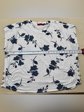Love Scarlett Plus 3X White/Black Floral Short Sleeve Tee, Crew Neck, Buttons